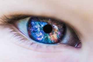 how to wear contact lenses easily, who cannot wear contact lenses, contact lenses disadvantages, contact lenses for eyesight, how to use contact lens kit, how to remove contact lens,