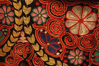 Here is a detailed pros and cons comparison of Embroidery Digitizing vs. Traditional Embroidery.