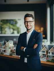Top Real Estate Agents: How to Choose the Right One for Your Property
